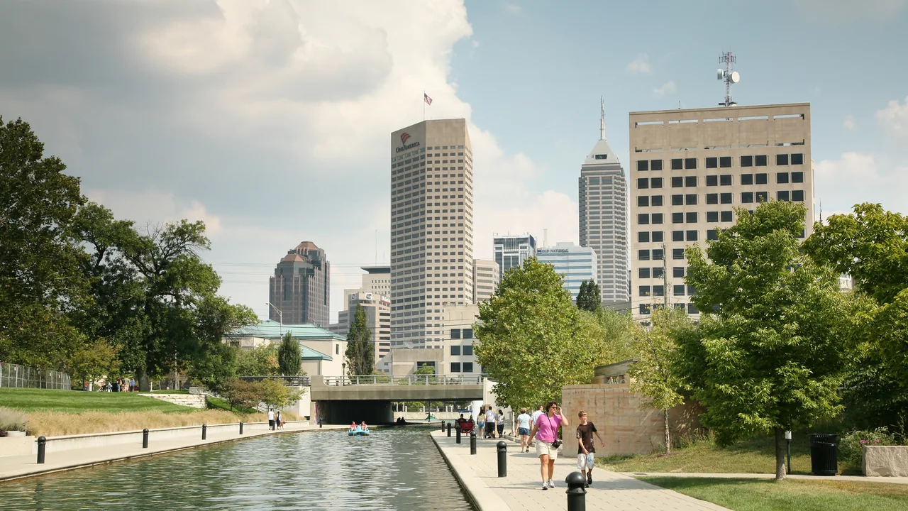 Canal Central y centro de Indianápolis (Indiana)