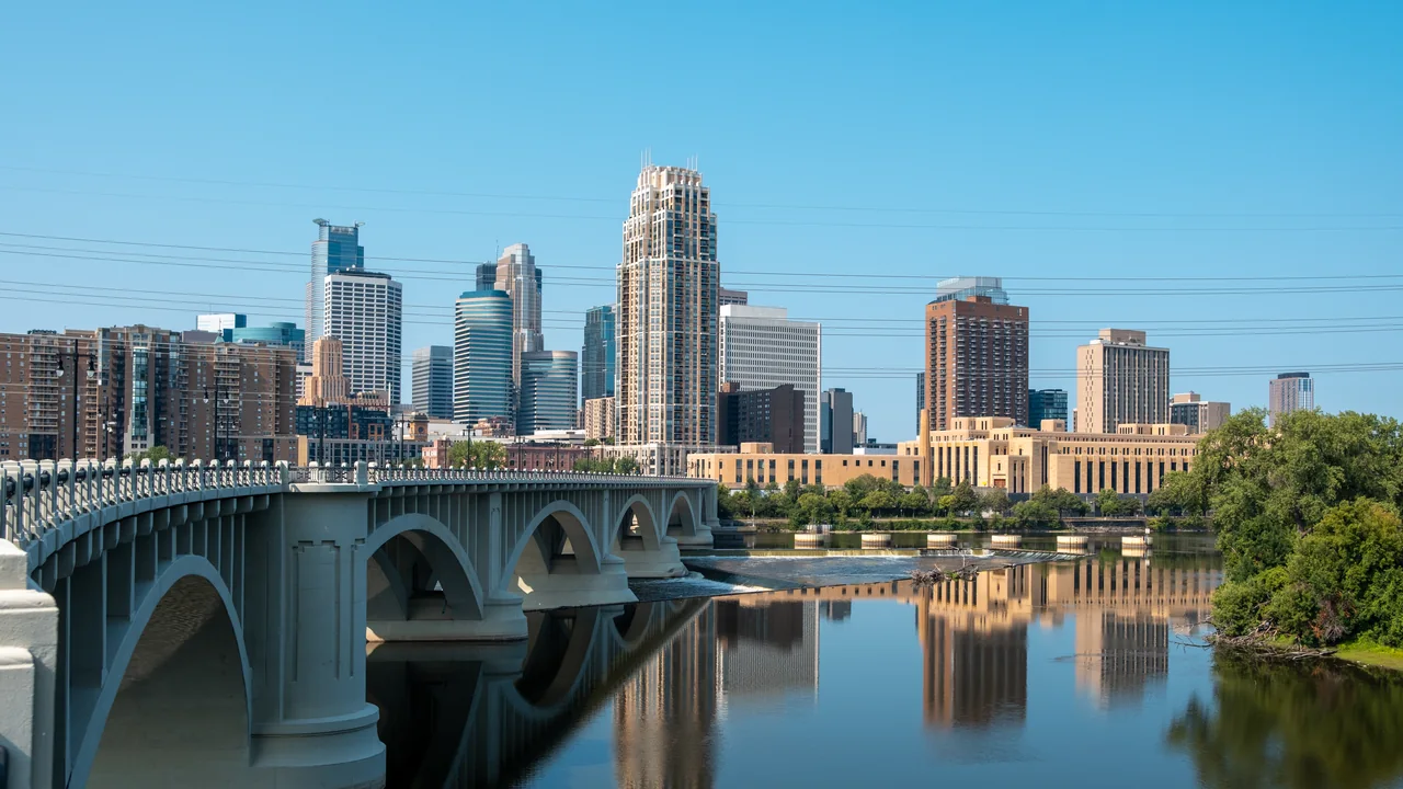 Minneapolis sobre el río Misisipi (Minnesota)