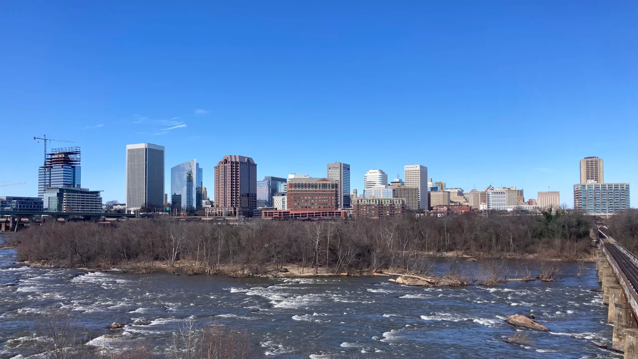 Skyline de Richmond sobre el río James (Virginia)