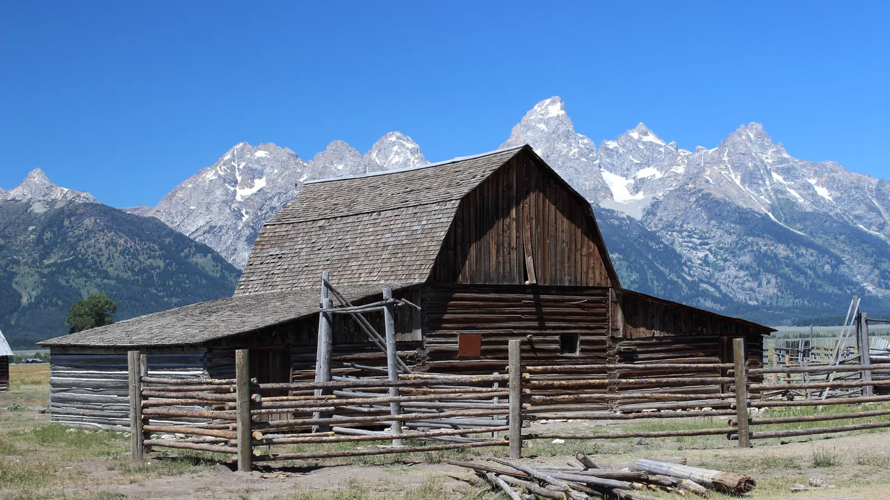 Mormon Row y la cordillera Teton, Parque Nacional Grand Teton (Wyoming)